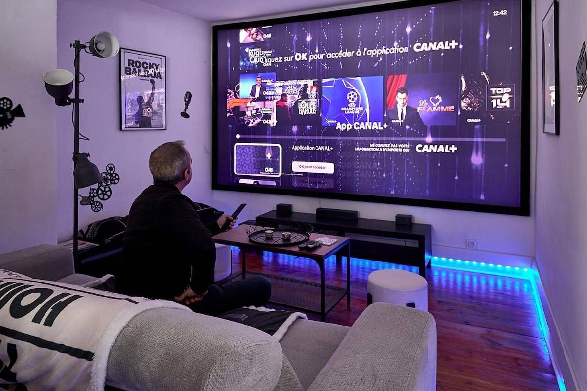 Cinéma Privé Maison Cosy Romantique in Riom, Parc naturel régional des Volcans d'Auvergne