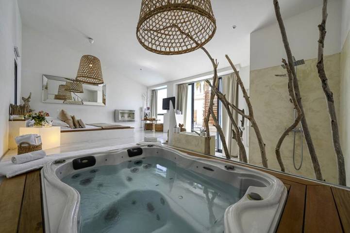 Maison d’hôte pour 2 personnes, avec jardin et sauna ainsi que piscine et jacuzzi