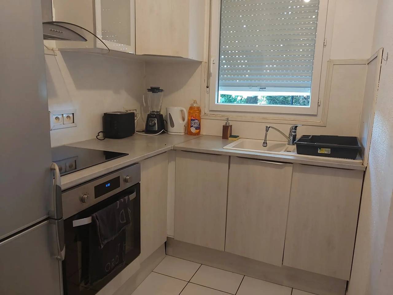Appartement entier, Appartement 'Proche Bordeaux' avec piscine partagée, terrasse privée et Wi-Fi in Saint-André-de-Cubzac, Région de Blaye