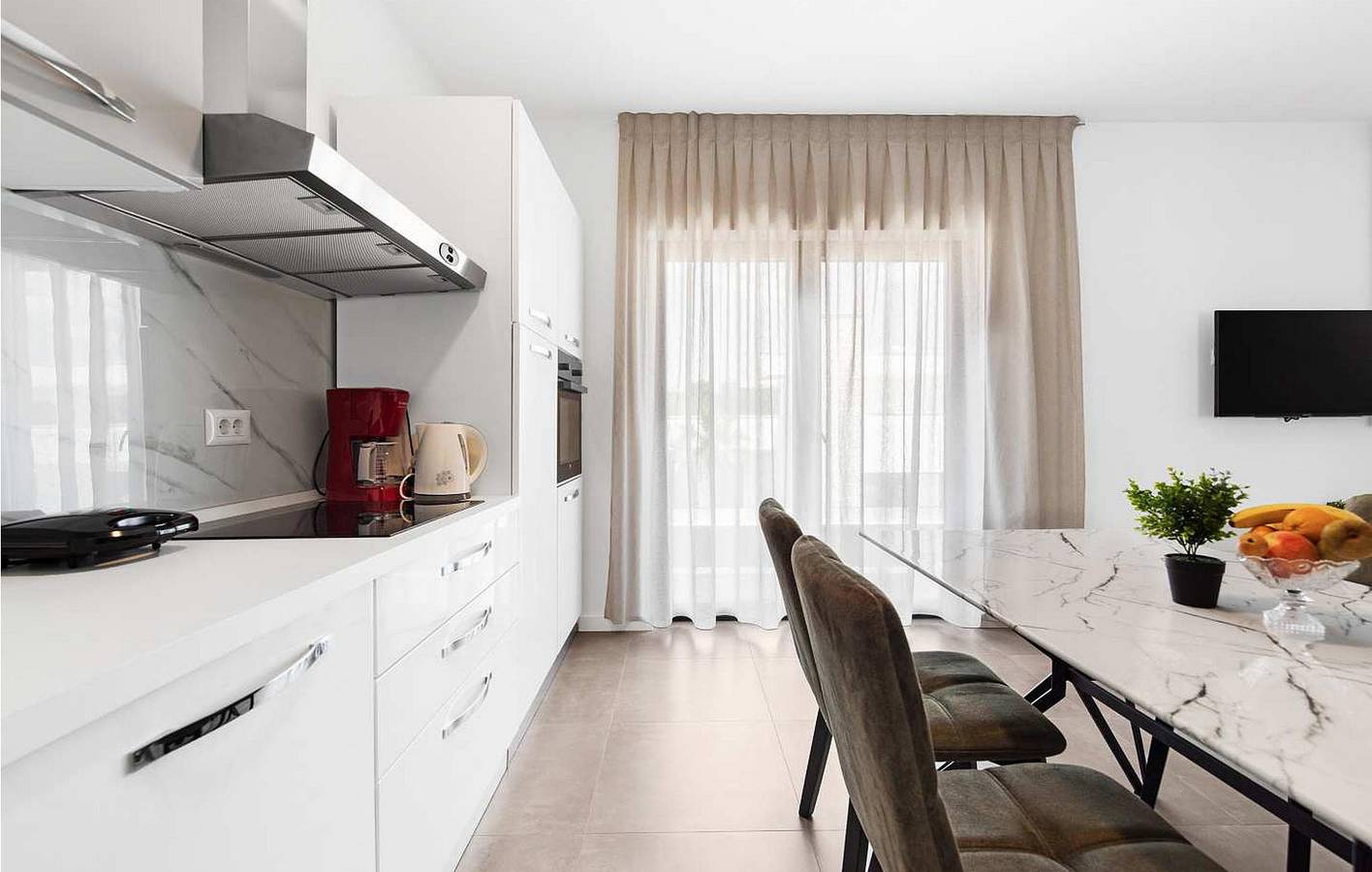 Ganze Ferienwohnung, Gemütlich, 2 km zum Strand: Modernes 1-Zimmer-Apartment mit WLAN, Terrasse und Parkplatz in Poreč, Grad Poreč