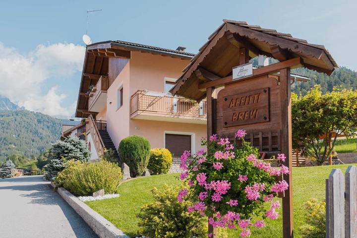 Gîte pour 4 personnes, avec Balcon et Terrasse ainsi que Jardin et Vue à Transacqua - 2