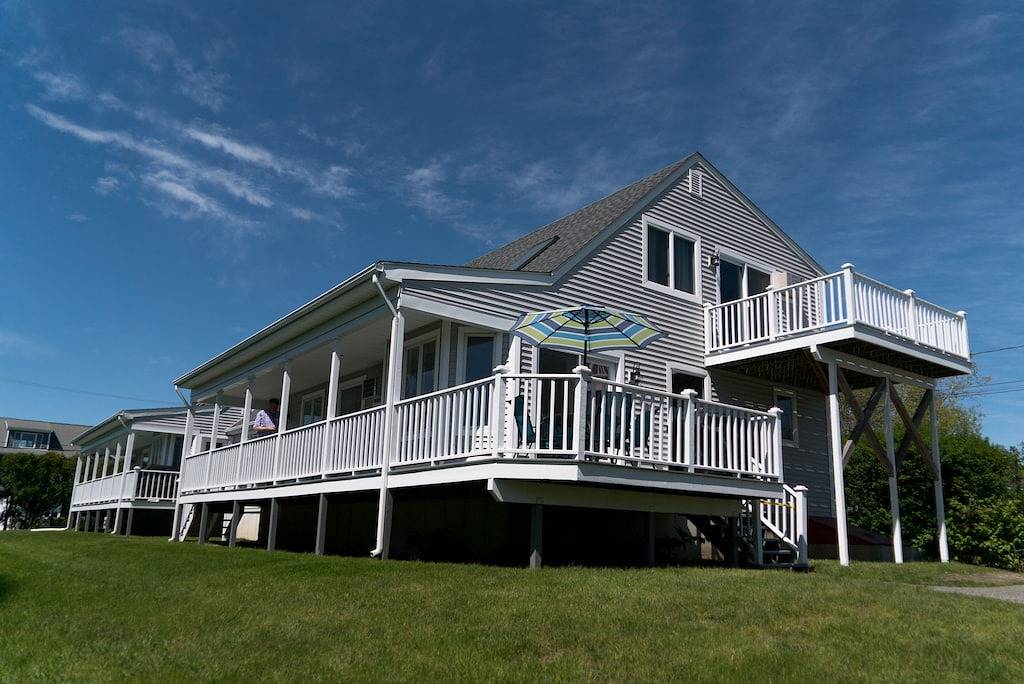 \"Beachwalk\" Unit 2 \"Nur wenige Schritte vom Strand\", Restaurants und Bars auch! in Middletown, Newport County