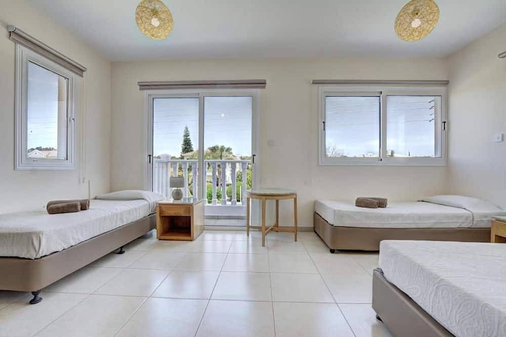 Villa Nissi Gold 4 Bedroom with Private Pool in Agia Napa in Ayia Napa, Chipre Sur