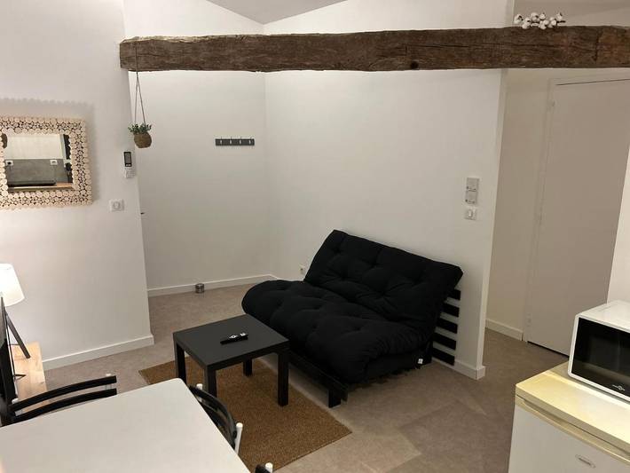 Gîte pour 4 personnes, avec Terrasse ainsi que Jardin et Piscine à Pouilly-le-Monial