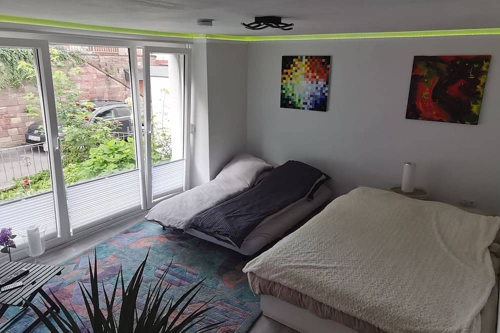 Entire apartment, 40 qm Wohnung mit Wintergarten / Gewölbekeller und Garten in Trier (City), Trier