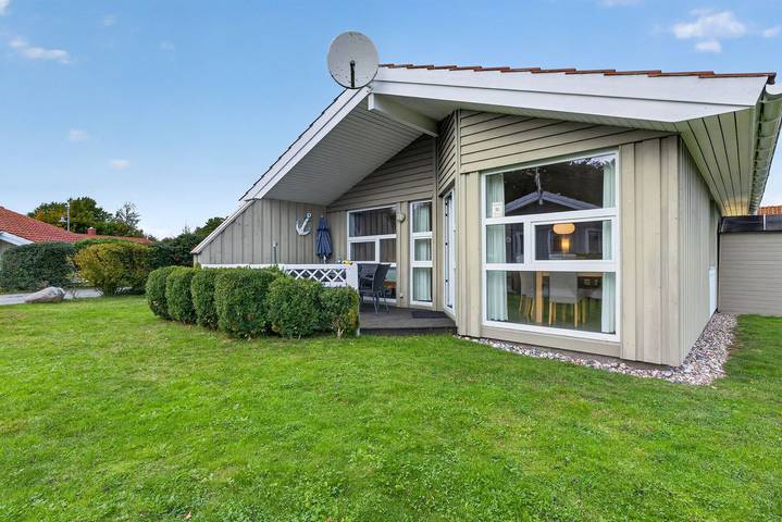 Vakantiepark voor 6 personen, with Terras and Tuin as well as Sauna aan de Oostzee