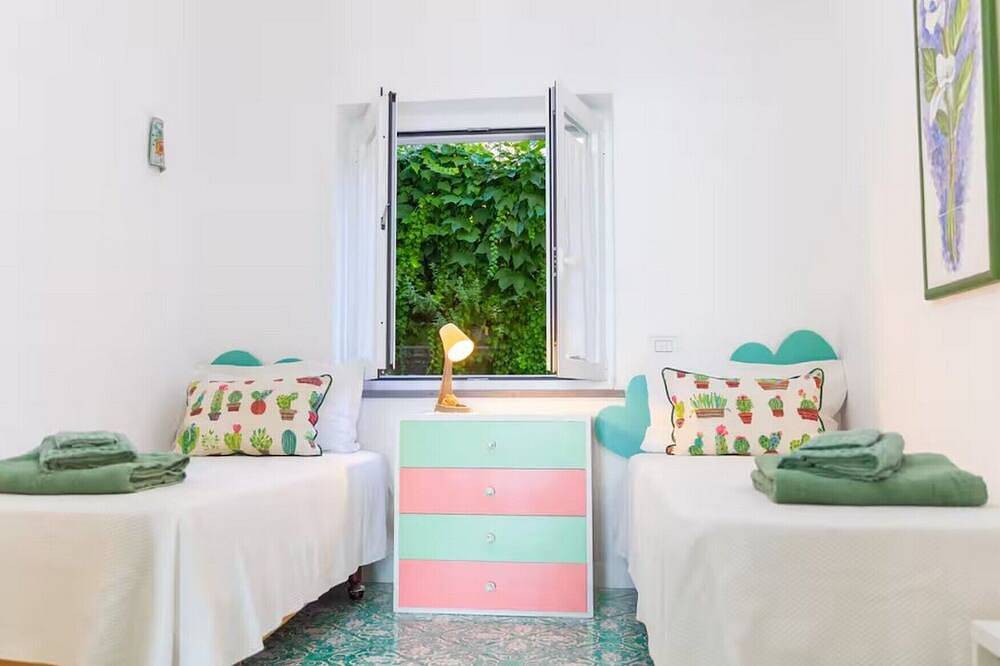 Villa Lavinia with private pool, terrace and sea view in Sorrento Coast in Torca, Neapel Provinz