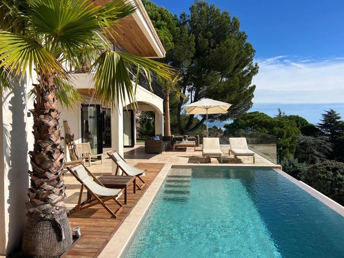 Spacious Guesthouse with amazing Monaco & Sea View in La Turbie, Côte méditerranéenne (France)