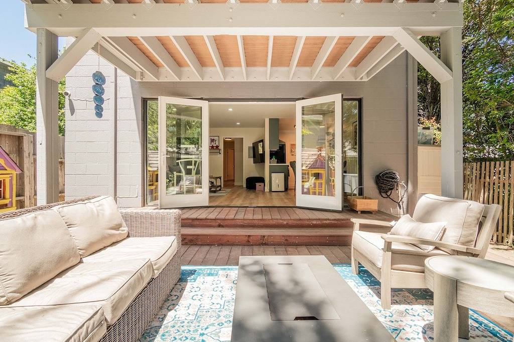 Ganze Wohnung, Bay Area Getaway -The Best in Downtown Mill Valley - Tesla Charger ,Yard Firepit in Mill Valley, California North Coast