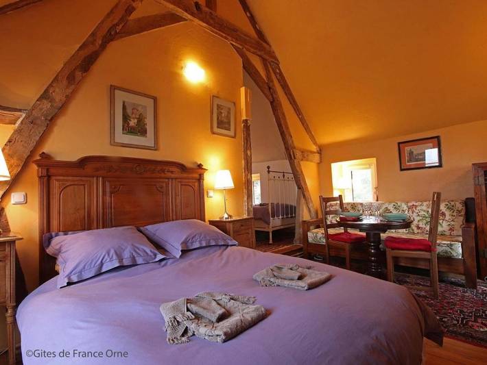 Location de vacances pour 3 personnes, avec terrasse et jardin, animaux acceptés à Le Merlerault