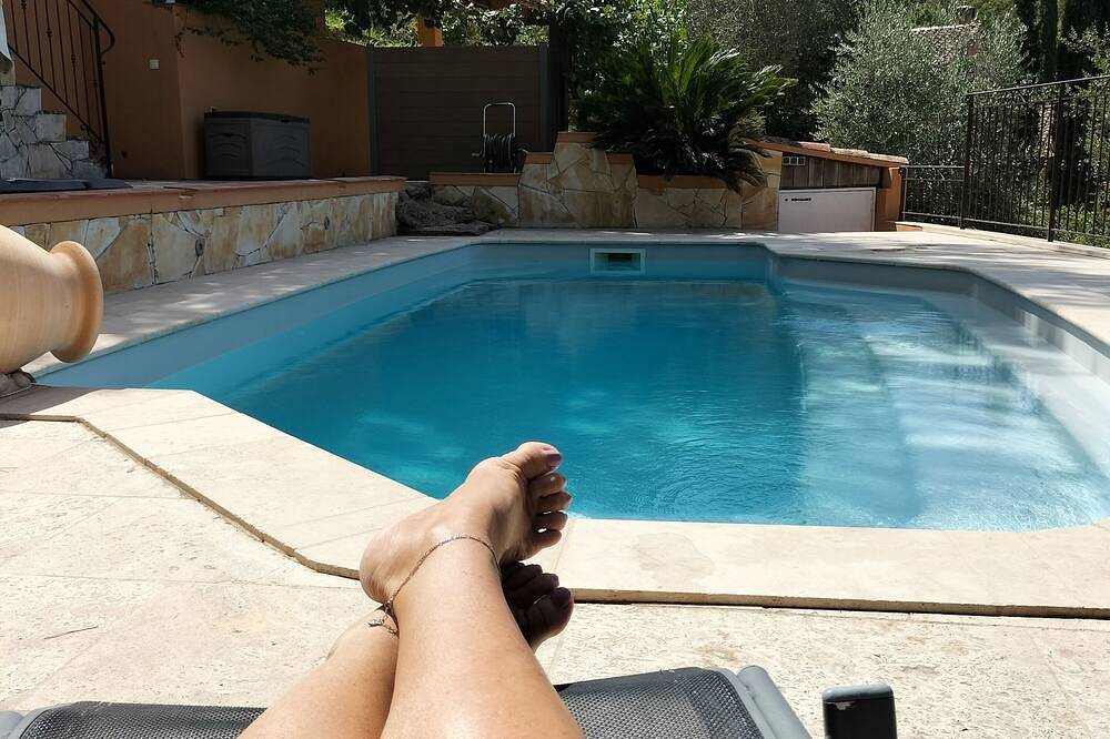 Apartamento entero, Estudio encantador con piscina para 4 personas. in Évenos, Region de Toulon