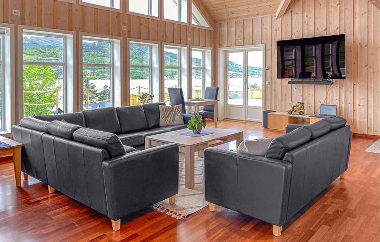 Ferienhaus für 10 Personen mit Garten in Nesset, Nördliches Fjordnorwegen