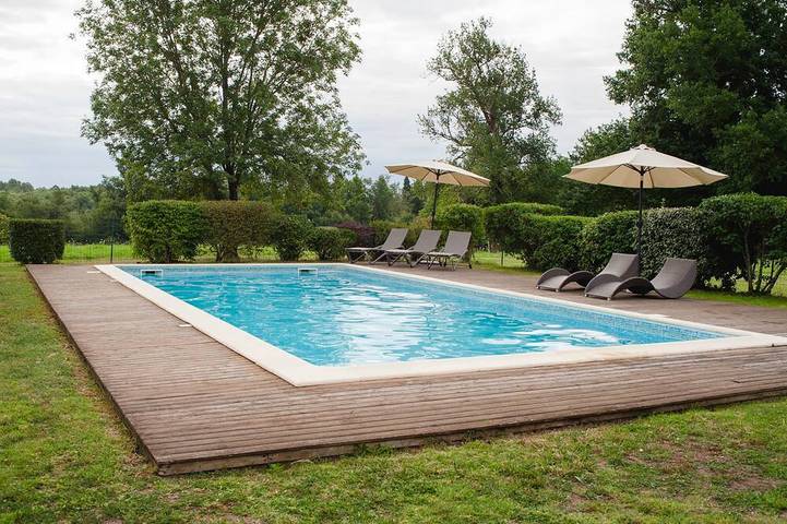 Location de vacances pour 28 personnes, avec jardin à Eygurande-et-Gardedeuil