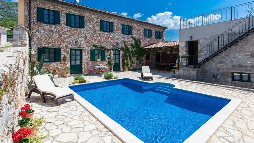 Ferienhaus für 14 Personen, mit Garten und Pool, mit Haustier in Crikvenica