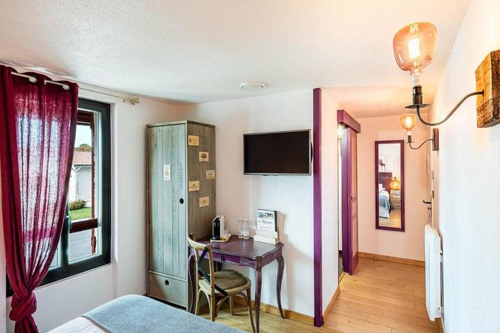 Hôtel pour 2 personnes, avec terrasse et piscine, animaux acceptés à Le Barp - 3