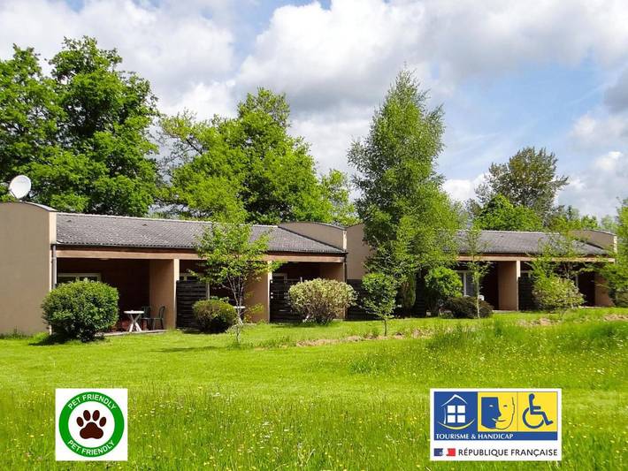 Gîte pour 4 personnes, avec terrasse ainsi que vue et jardin dans Mazaye