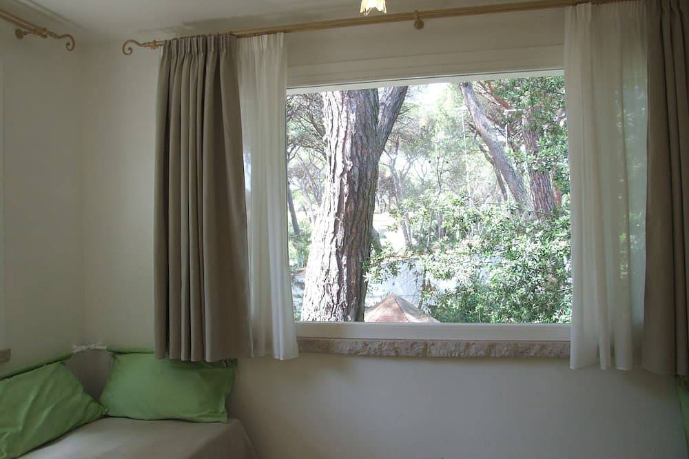 Entire apartment, Apartment with a large terrace near the sea, in Marina di Castagneto. in Marina di Castagneto Carducci, Etruscan Coast