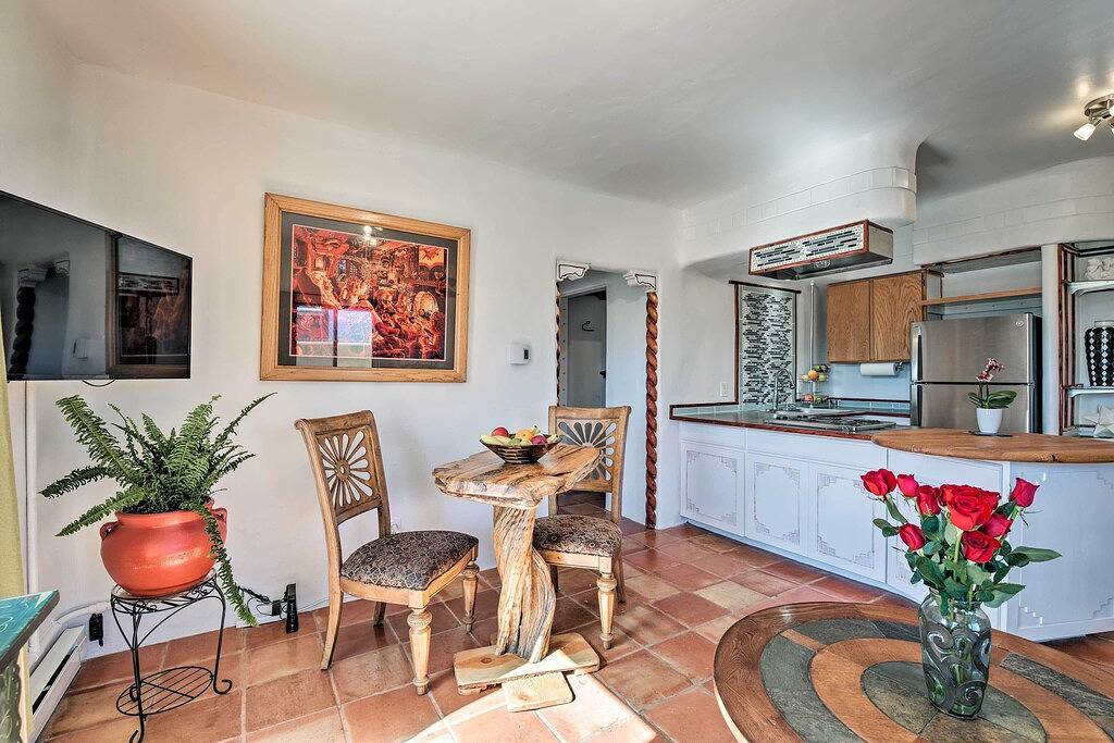 Ganze Wohnung, Neu! Adobe Escape mit Ansichten - In der Nähe des Taos Ski Valley! in Taos County