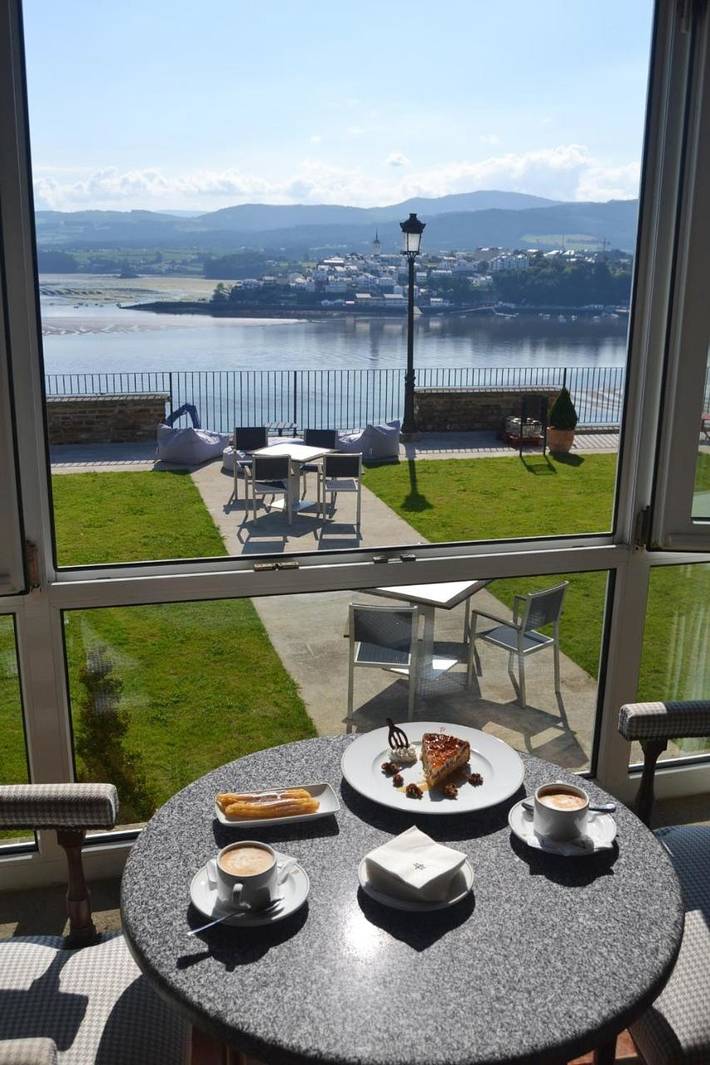 Hôtel pour 10 personnes, avec terrasse et jardin à Ribadeo - 2