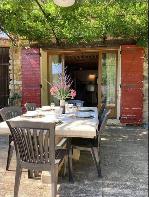 Maison Provençale avec piscine en bord de ruisseau in Lafare, Vaucluse