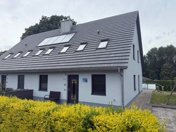Ferienhaus für 12 Personen, mit Sauna und Garten sowie Seeblick am Plauer See