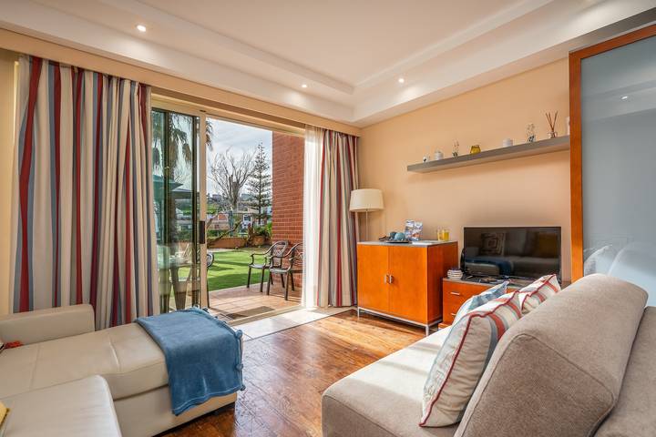 Ganze Wohnung, Apartment „Casa Soeiro“ mit Gemeinschaftspool, Wlan und Klimaanlage in Estômbar, Estômbar e Parchal