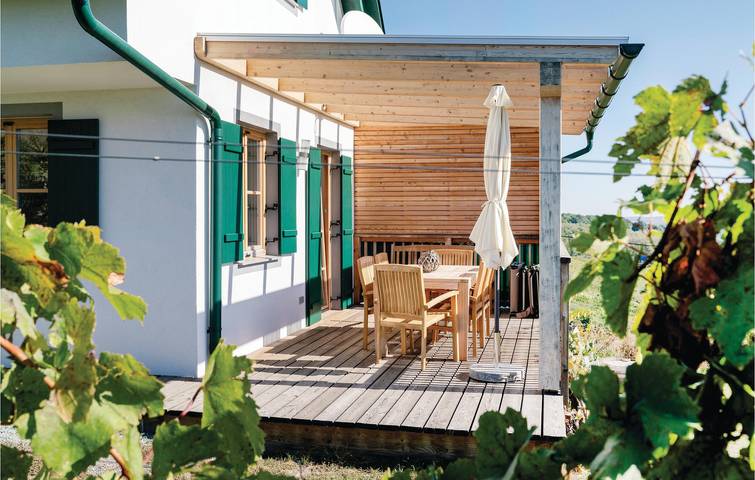 Ferienhaus für 8 Personen mit Terrasse in Eisenberg an der Pinka, Südburgenland
