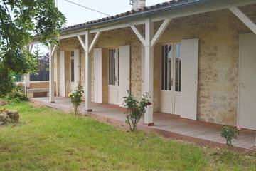 Gîte pour 6 personnes, avec jardin à Yvrac