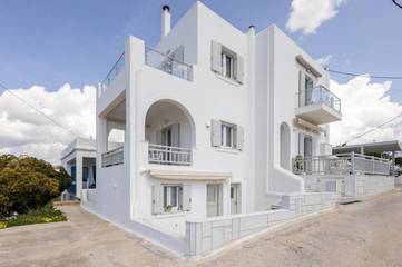 Gîte pour 2 personnes, avec vue et jardin, adapté aux familles dans Aliki