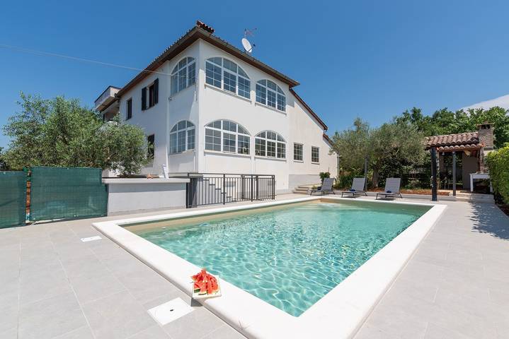 Ferienwohnung für 4 Personen, mit Balkon/Terrasse und Pool, mit Haustier - 1