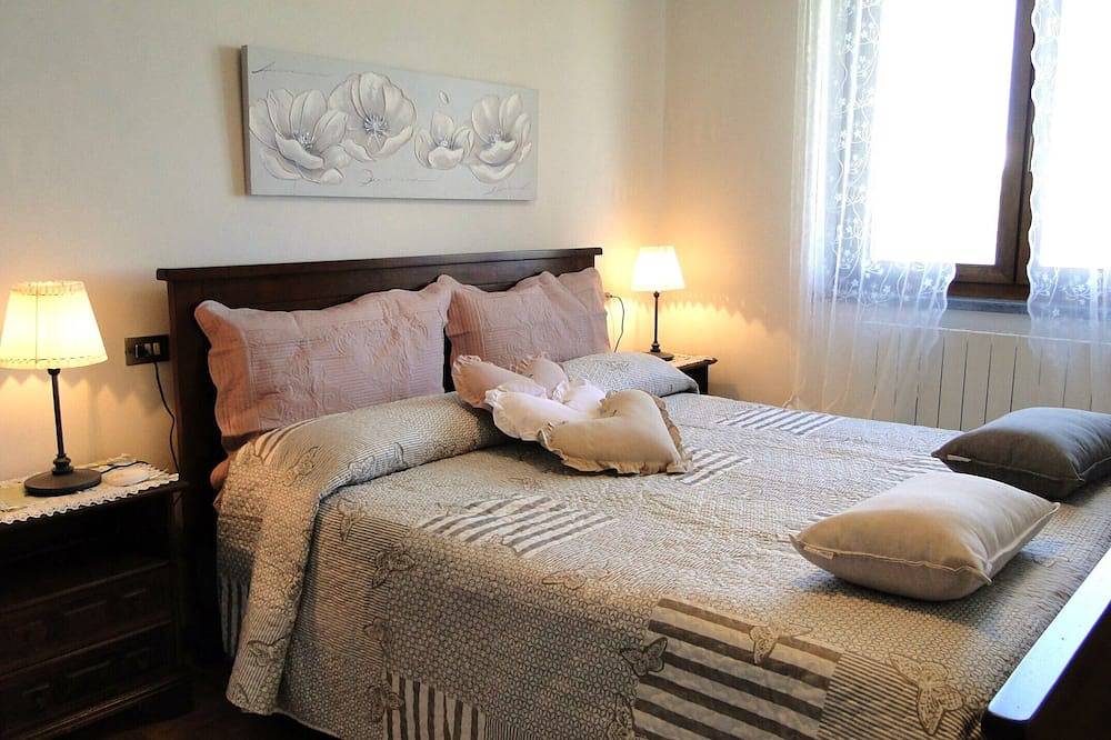 Chalet im bergstil, herrliche Aussicht, eigener Pool, Restaurants zu Fuß, Wifi in Garfagnana