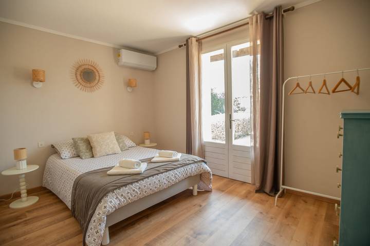 Apartamento entero, Appart Limonella - Appart avec terrasse et clim in Fontvieille, Region de Arles