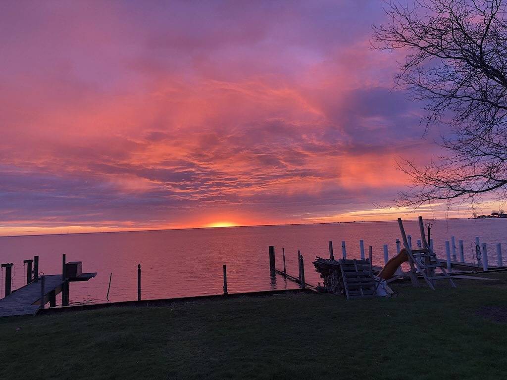 Lake Stclair Belvedere bay hot tub 2 boat wells fishing paddle boards, kayak in Lake St. Clair