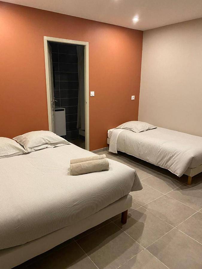 Hôtel pour 3 personnes, avec terrasse et vue, animaux acceptés