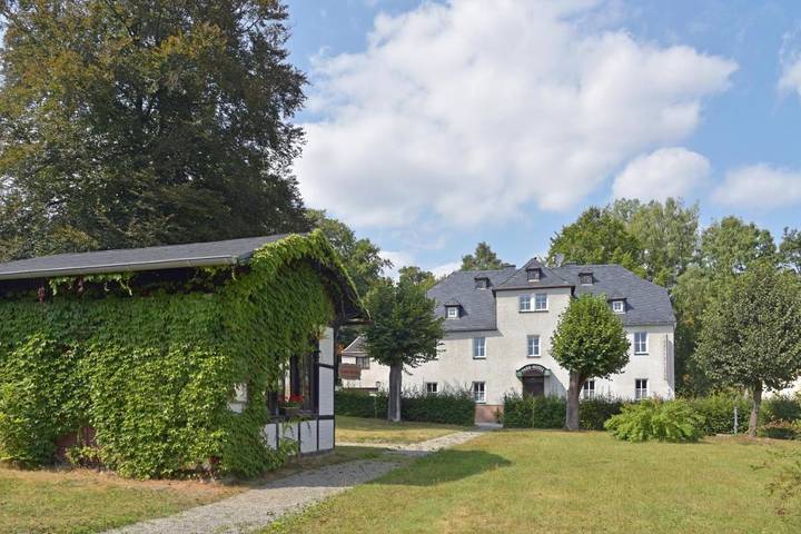 Ferienwohnung für 4 Personen, mit Terrasse und Garten sowie Ausblick in Saalburg-Ebersdorf