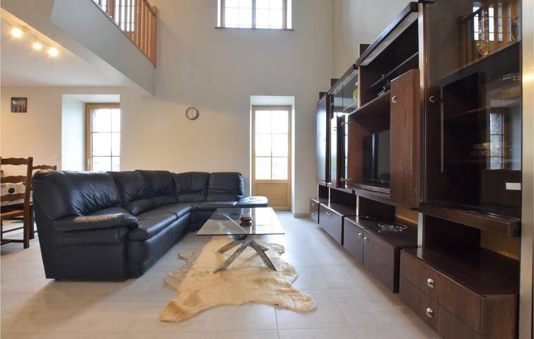 Fierville Apt: Aparcamiento, TV, Jardín, Internet (145m2) in Fierville-les-Mines, Côte de la Déroute