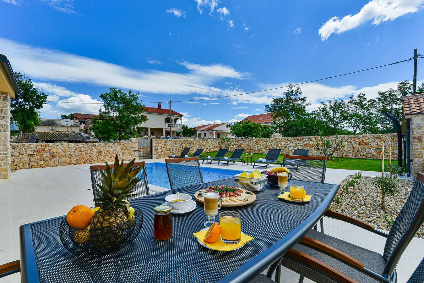 Stone Villa Banovi with heated pool in Novigradsko More, Zadar