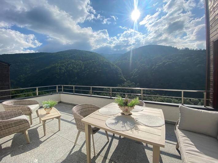 Gîte pour 4 personnes, avec jardin et jacuzzi à Sinaia