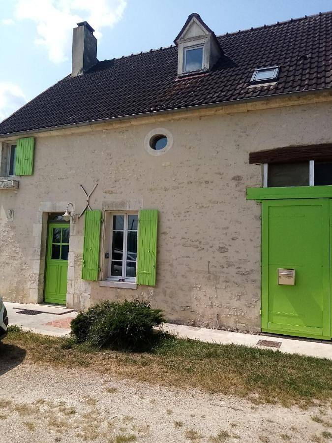 Location de vacances pour 8 personnes, avec Terrasse ainsi que Jardin et Vue dans Lain