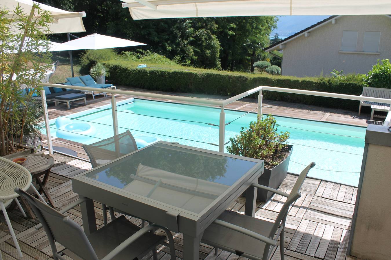 Ganze Wohnung, Appartement 'Im Herzen der Riviera des Alpes' mit Seeblick, Gemeinschaftspool und Wlan in Brison-Saint-Innocent, Chambéry und Umgebung