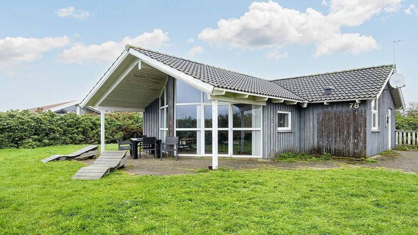 Vakantiehuis voor 7 personen, with terras and whirlpool as well as sauna in Vejlby Klit