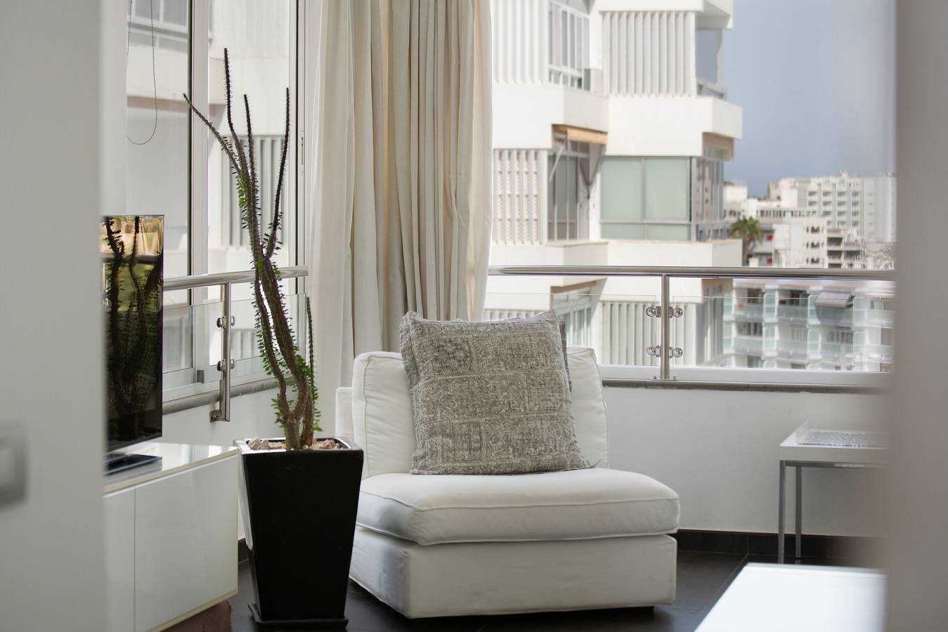 Entire apartment, Apartment "Paco" close to the Beach with Shared Pool, A/C & Wi-Fi in Maspalomas, San Bartolomé de Tirajana