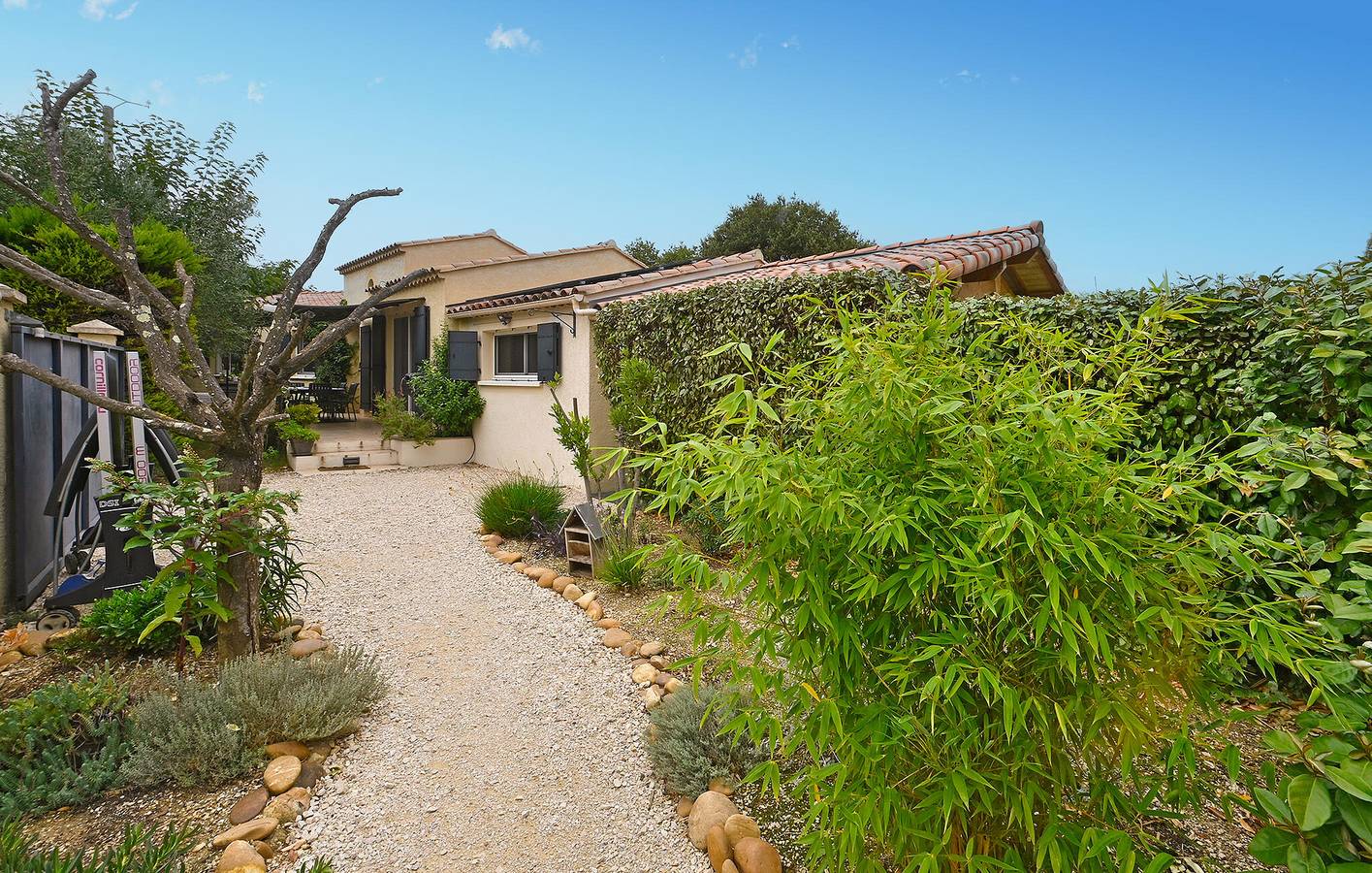 Acogedor apartamento de 110 m2 con piscina y aparcamiento, a 2 km del centro de Rochefort in Rochefort-du-Gard, Region de Nimes
