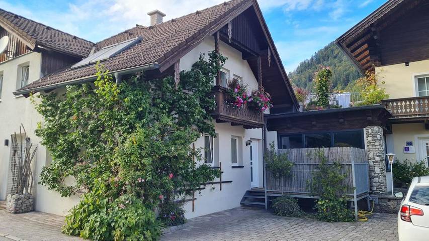 Ferienwohnung für 6 Personen, mit Terrasse und Garten sowie Ausblick in Faistenau