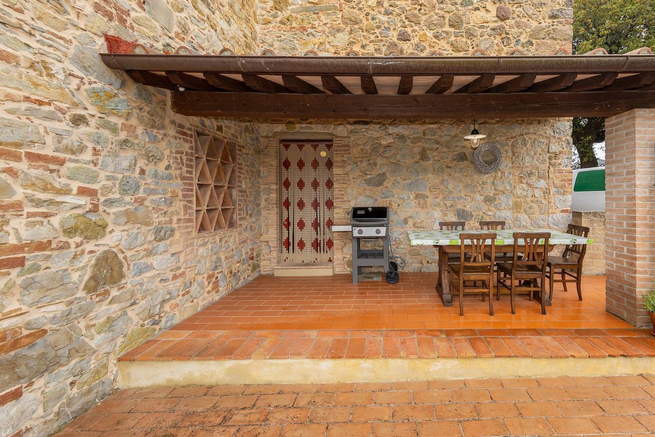 Ferienhaus 'Al Settimo Cielo' mit Hügelblick, privater Terrasse, Wlan, Klimaanlage (bis 6 Pers.) in Chianni, Etruskische Küste