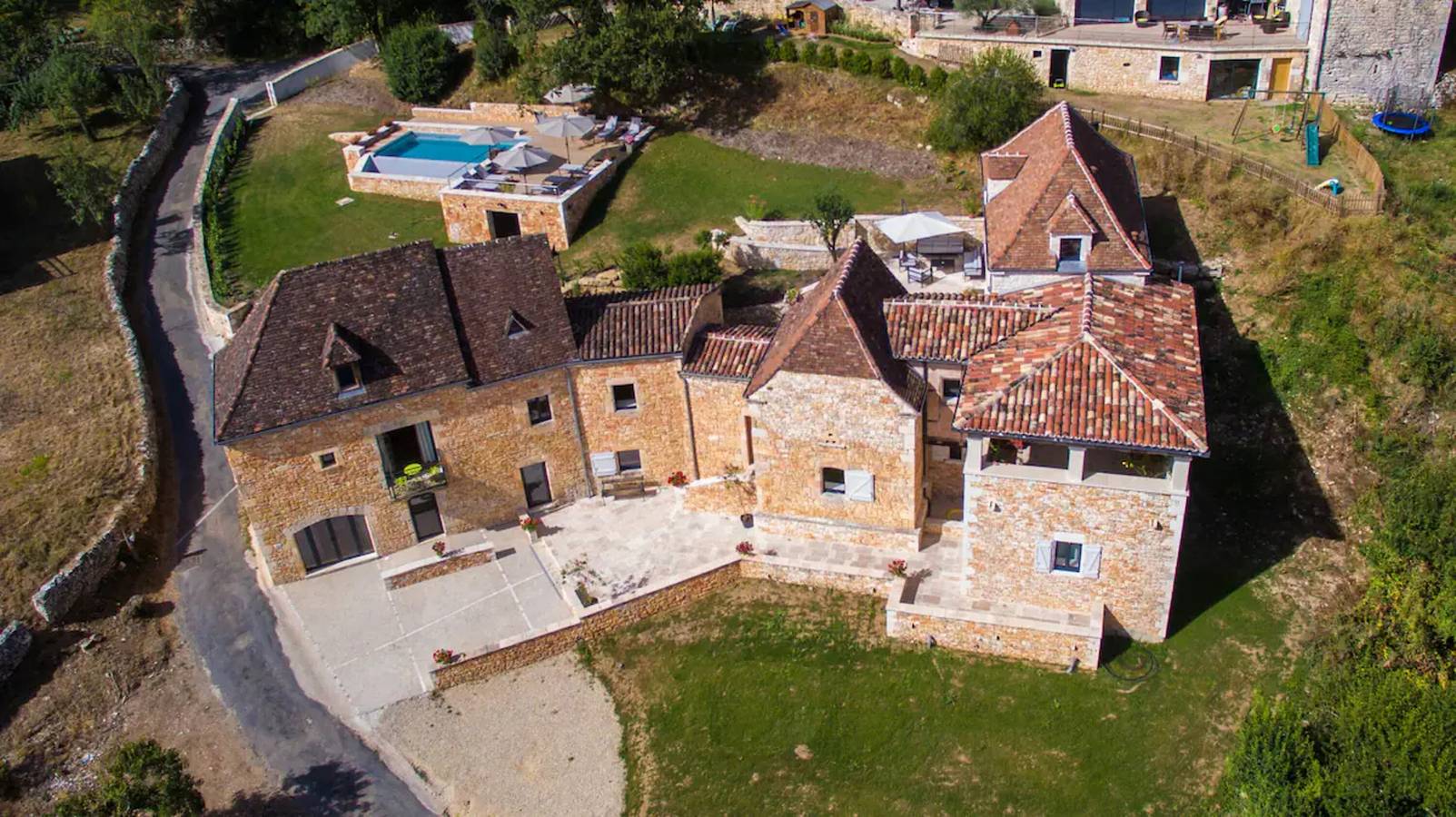 Maison de vacances 'Gite Les Hauts De L'ouysse' avec piscine privée, Wi-Fi et climatisation in Lacave, Parc Naturel Régional des Causses du Quercy