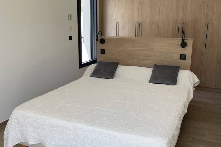 Location de vacances pour 6 personnes, avec terrasse et jardin à Montaren-et-Saint-Médiers - 2