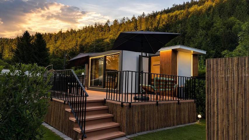 Vakantiepark voor 4 personen, with Balkon and Terras as well as Tuin and Sauna in het Zwarte Woud