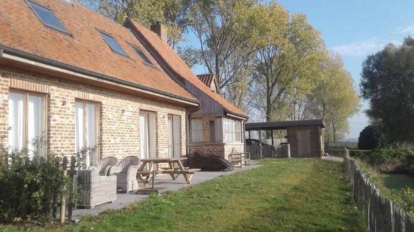 Location de vacances pour 12 personnes, avec Terrasse ainsi que Jardin et Vue dans Polincove
