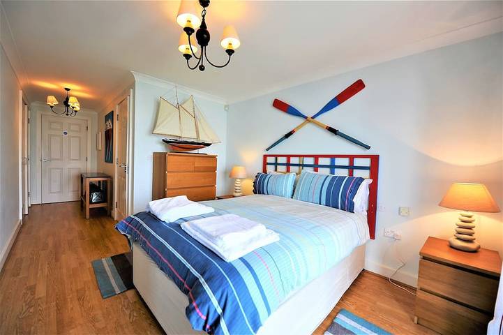 Apartamento entero, Apartamento con vistas al mar de South Sands Beach, Salcombe con estacionamiento para 2 autos. in Salcombe, Devon